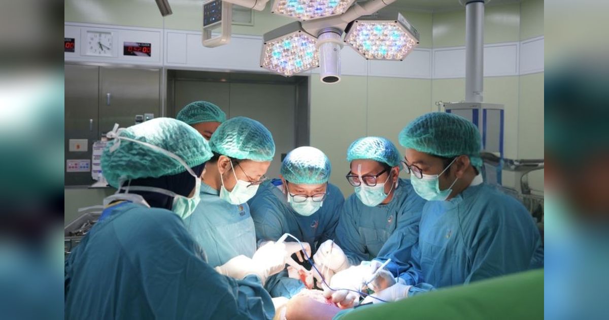 RSUI Sukses Lakukan Operasi Perdana Pengangkatan Tumor Megaprosthesis