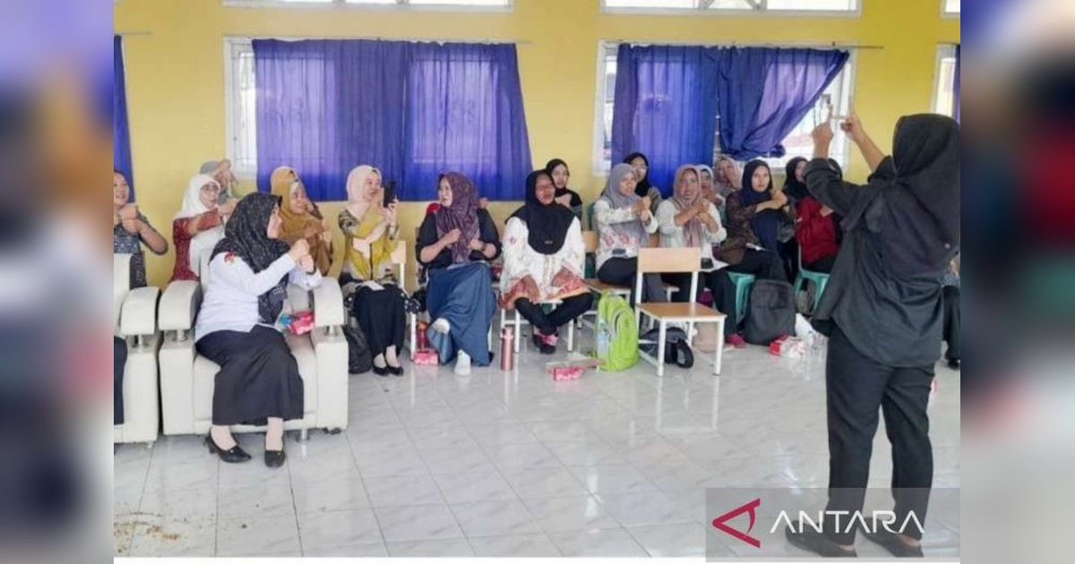 Dindik Bangka Tengah Latih Guru Bahasa Isyarat untuk Inklusi Pendidikan ABK