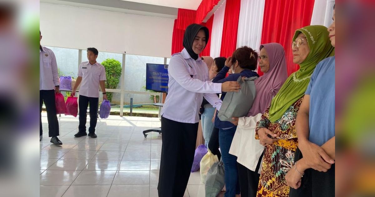 Lapas Singkawang Berikan Bantuan Sosial untuk Keluarga Warga Binaan Pemasyarakatan