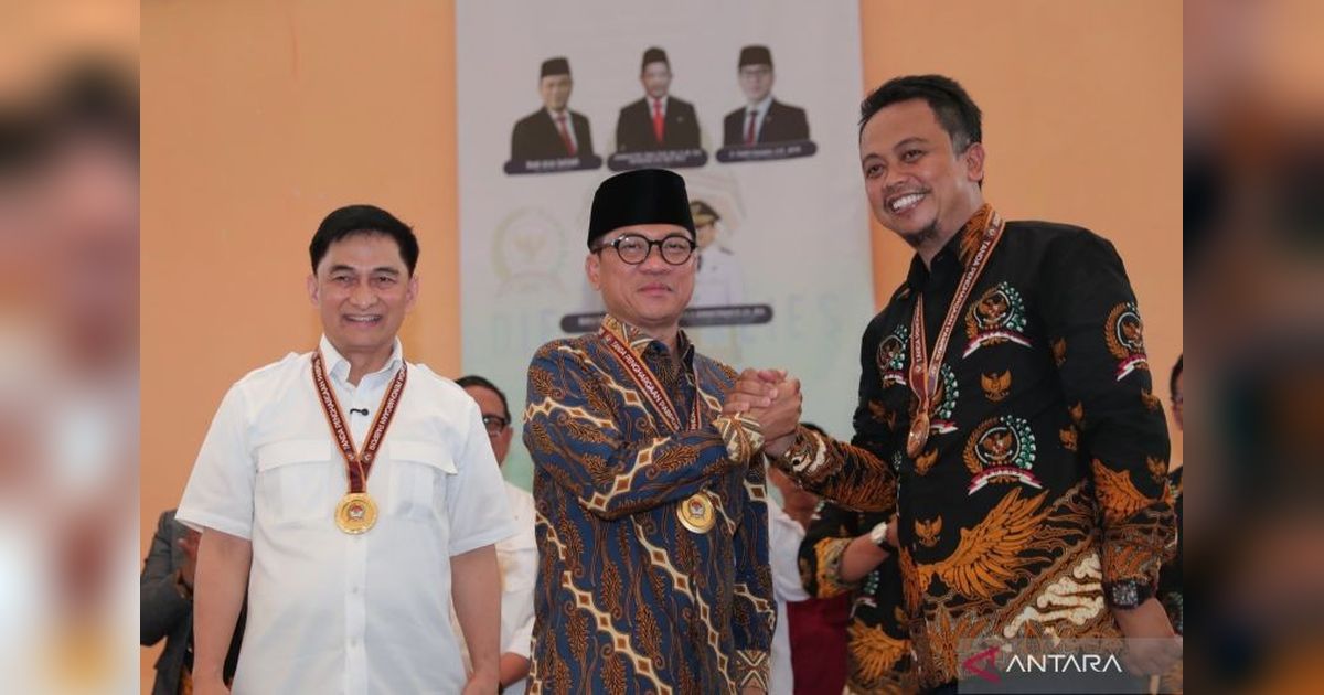 Mendes Yandri Susanto Dinobatkan Sebagai Bapak BPD Indonesia