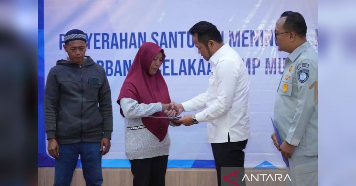 Dua Ahli Waris Korban KMP Muchlisa Terima Santunan Rp50 Juta dari Jasa Raharja