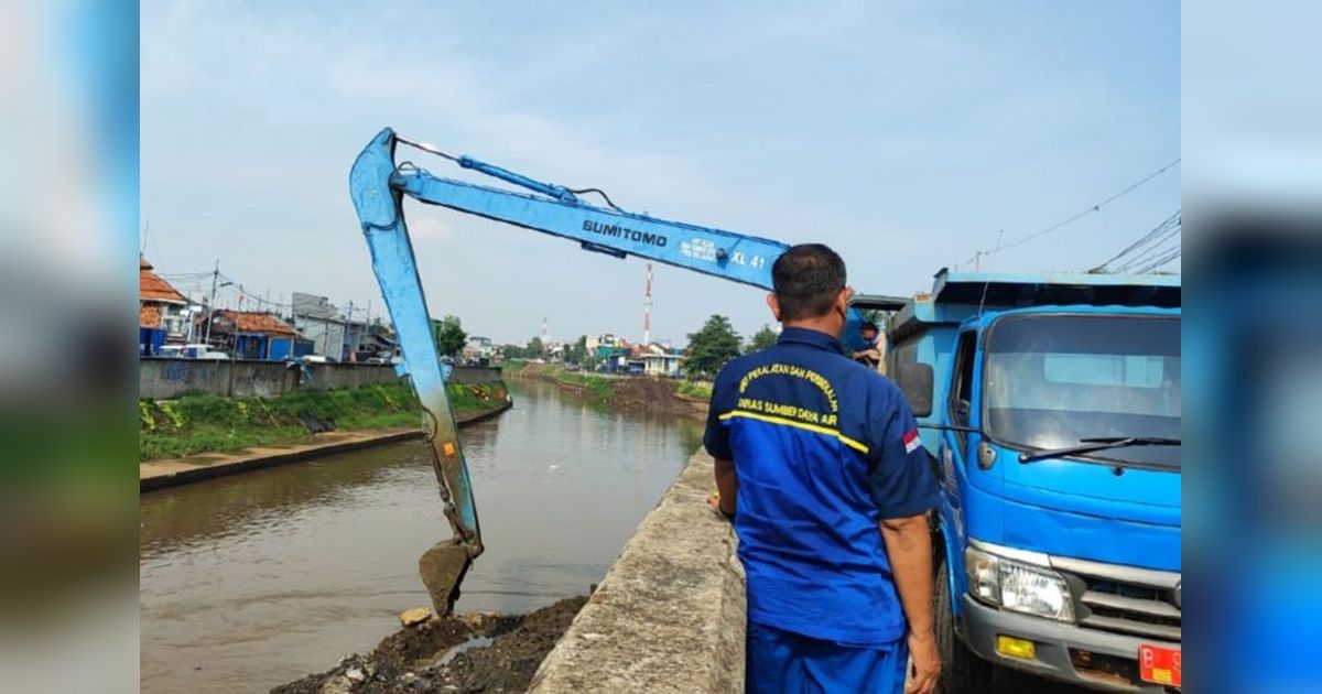 Cegah Banjir, Kali Ciliwung di Bukit Duri Dikeruk