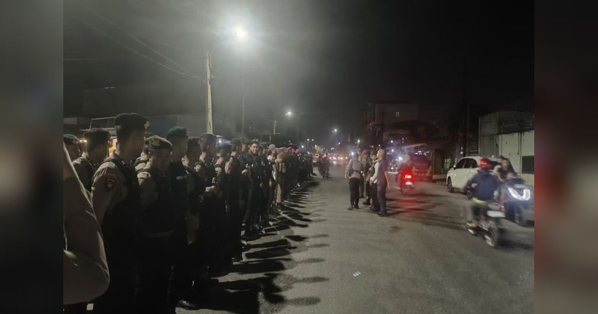 Cegah Tawuran, Brimob Polda Sumut Patroli Malam di Belawan