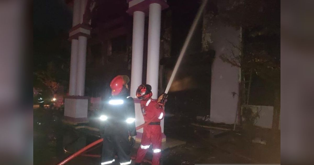 Gedung FKM Unand Terbakar, Damkar Kerahkan Tujuh Unit Armada