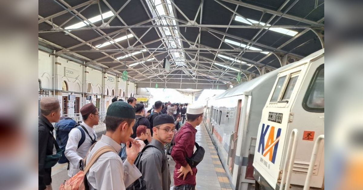 KAI Daop 3 Cirebon Siapkan 23.404 Tiket untuk Libur Panjang Waisak