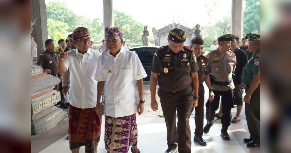 Gubernur Koster Tolak Preman Berkedok Ormas di Bali: Budaya Adat Jadi Benteng Utama