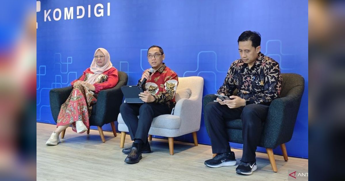Kemkominfo Tinjau Kebijakan Privasi World App: Pemindaian Retina dan Risiko Data Pribadi