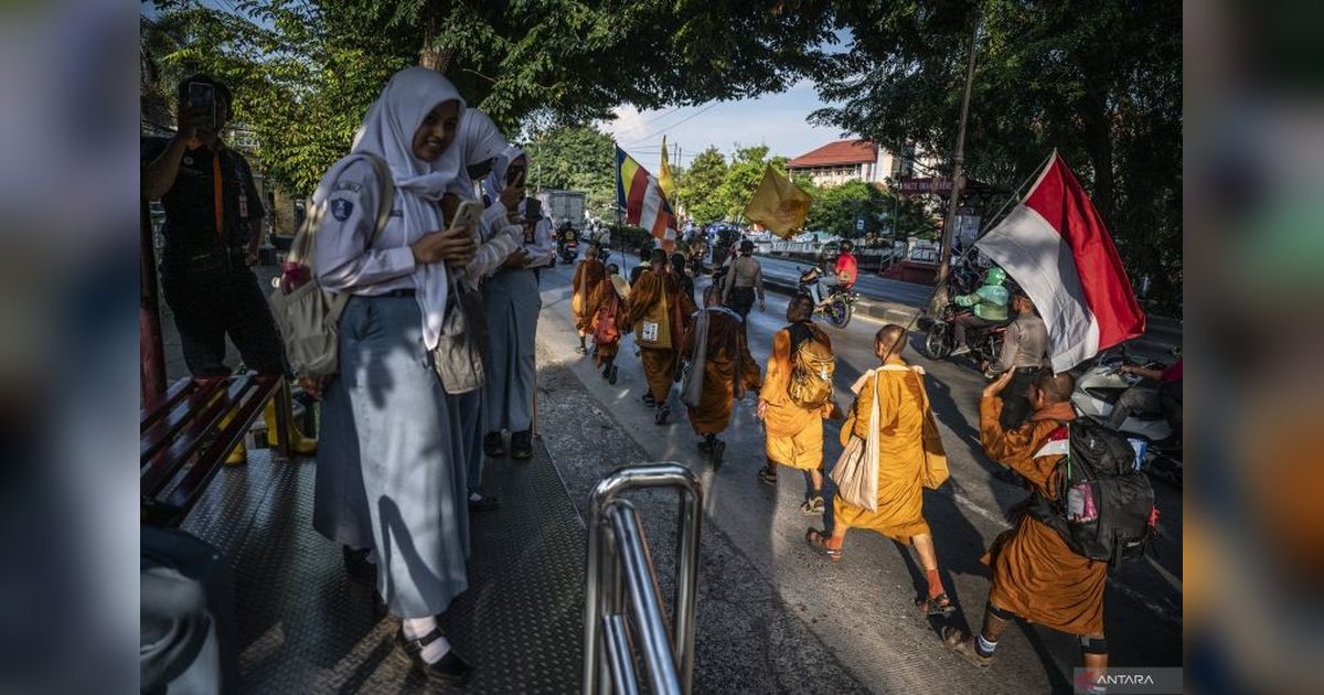 Perjalanan Spiritual Biksu Thudong Menuju Borobudur: Sambutan Hangat Temanggung