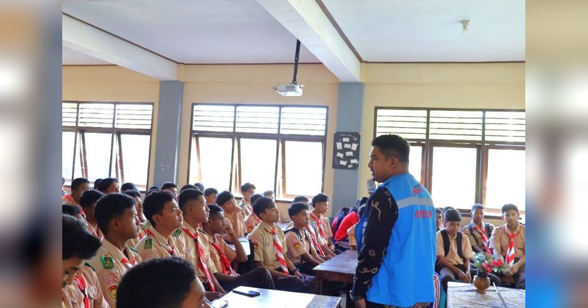 PLN Edukasi Siswa SMA di Flores tentang Keselamatan Kelistrikan