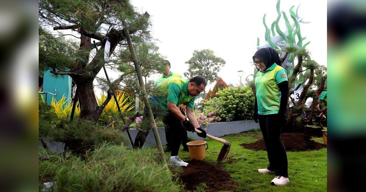 Anggota Apeksi Tanam 98 Pohon di Taman Surabaya: Wujud Peduli Lingkungan
