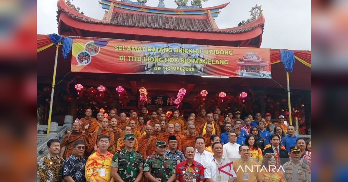 Biksu Thudong Tiba di Magelang, Sambut Waisak di Candi Borobudur