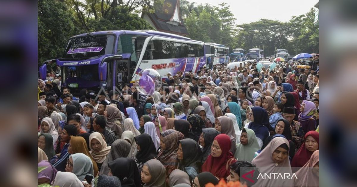 435 Calon Haji Ciamis Kloter 19 Berangkat ke Tanah Suci