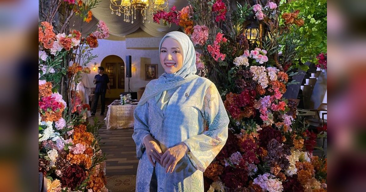 Adelia Wihelmina: Tampil Modis dan Islami, Inspirasi di Balik Hidah Pratama Fashion