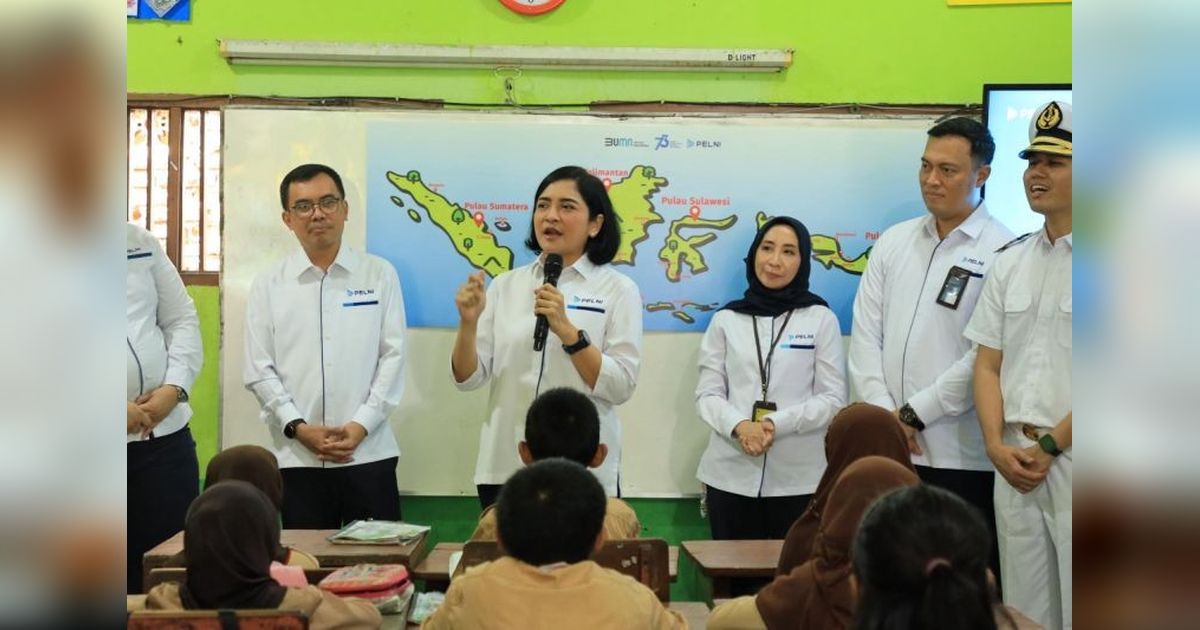 Pelni Berikan 200 Jaket Pelampung untuk Nelayan Cilincing, Wujud Kepedulian pada Keselamatan Maritim