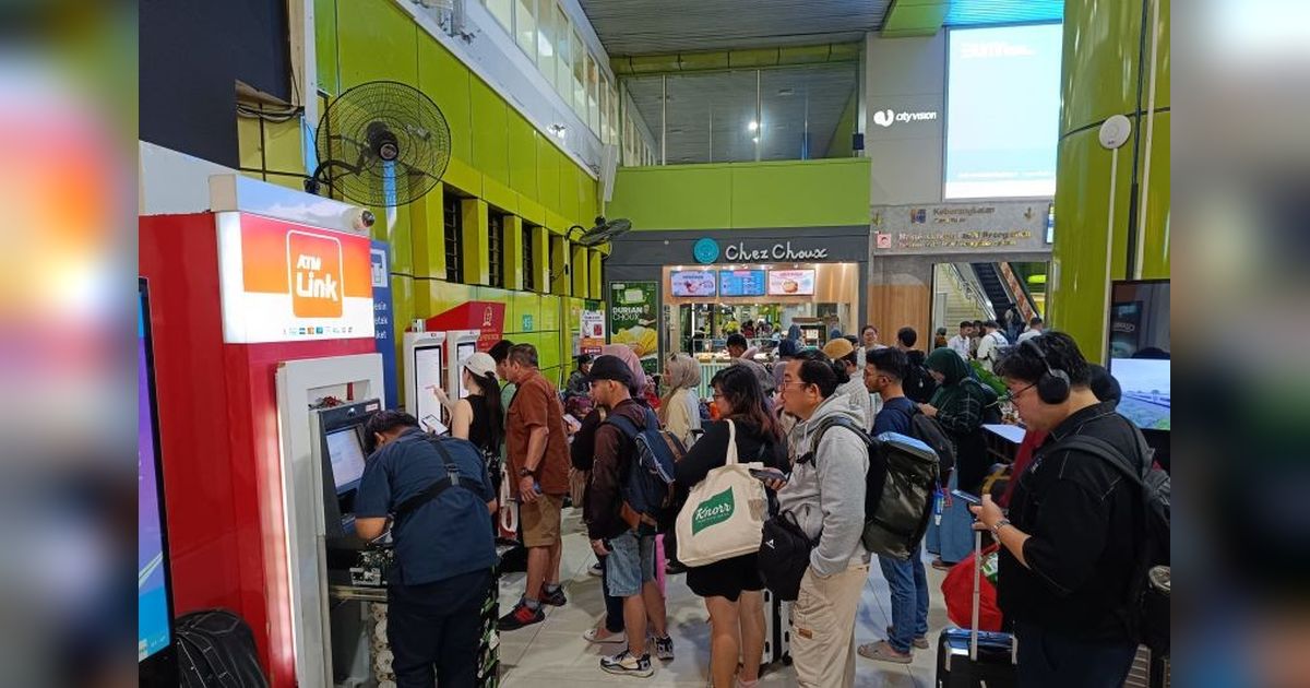 Kereta Api Jadi Primadona Wisata Libur Waisak, Okupansi Tembus 97 Persen!