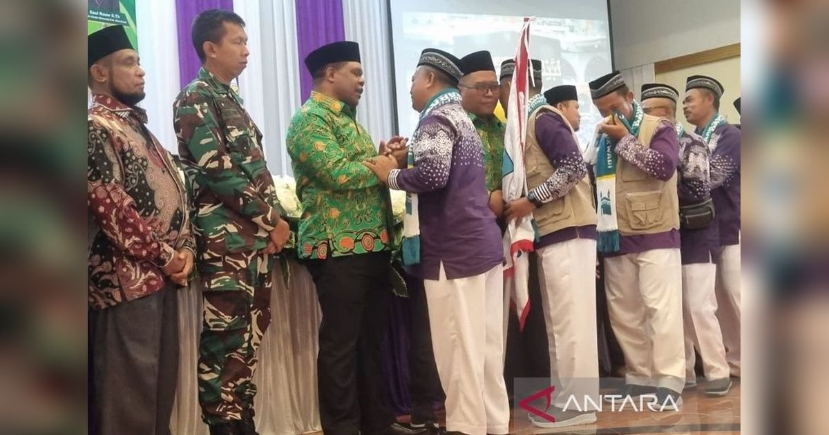 162 Calon Haji Manokwari Dilepas, Bupati Minta Doa untuk Pembangunan Daerah