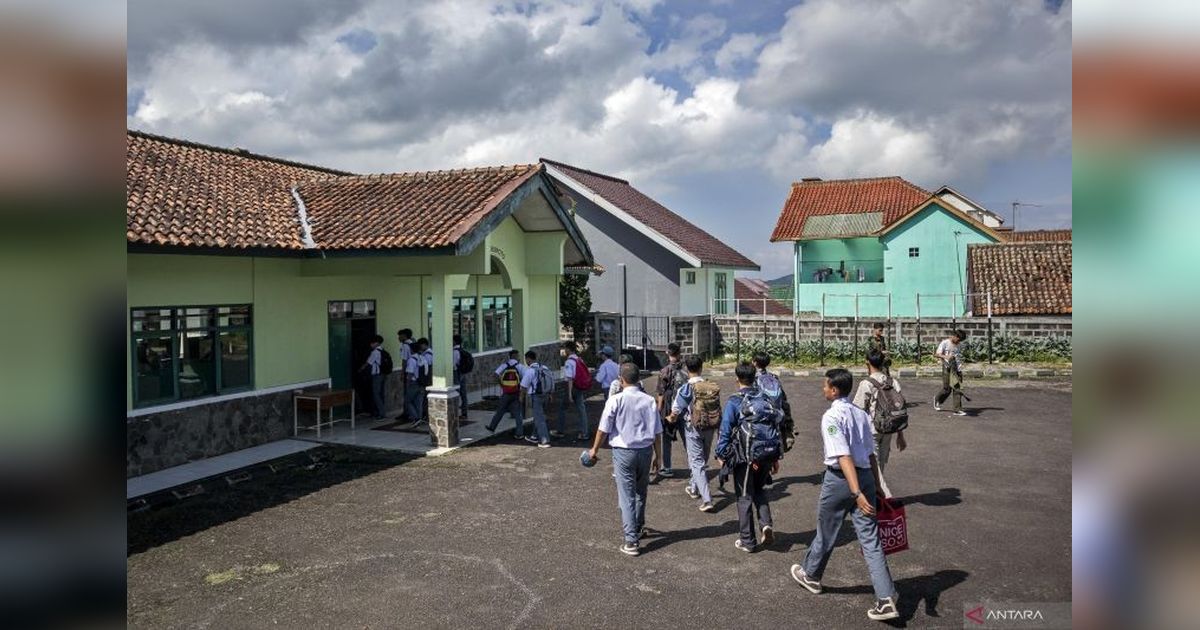 Pemerintah Kaji Program Bina Siswa Bermasalah di Barak Militer