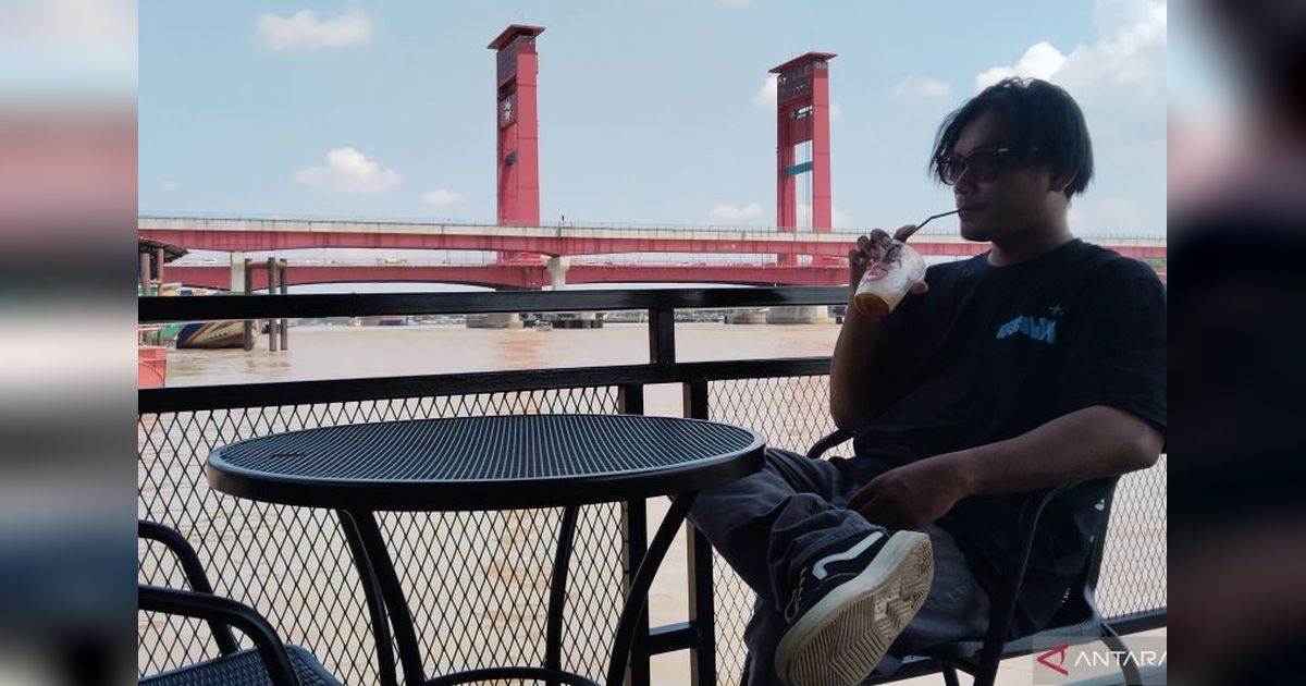Kafe Pinggir Sungai Musi: Sensasi Nongkrong Baru di Palembang dengan Latar Jembatan Ampera