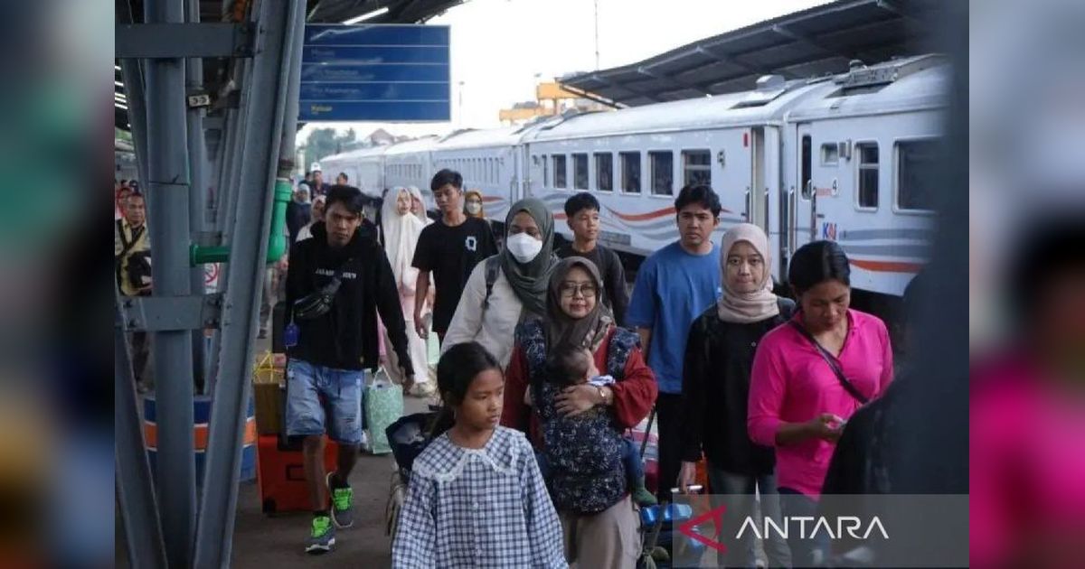 KAI Palembang: Tiket Kereta Api Libur Waisak Terjual Melebihi Kapasitas!