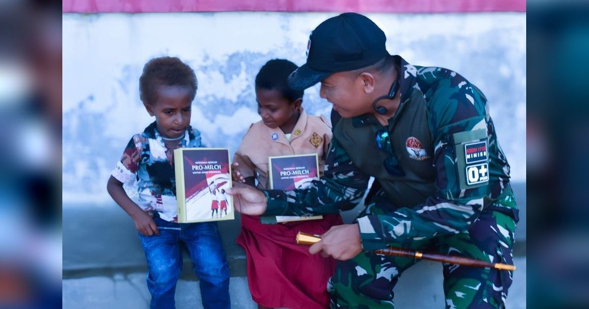 Satgas TMMD Kodim 1710/Mimika Bagikan Susu untuk Anak-Anak Kampung Pigapu, Papua Tengah