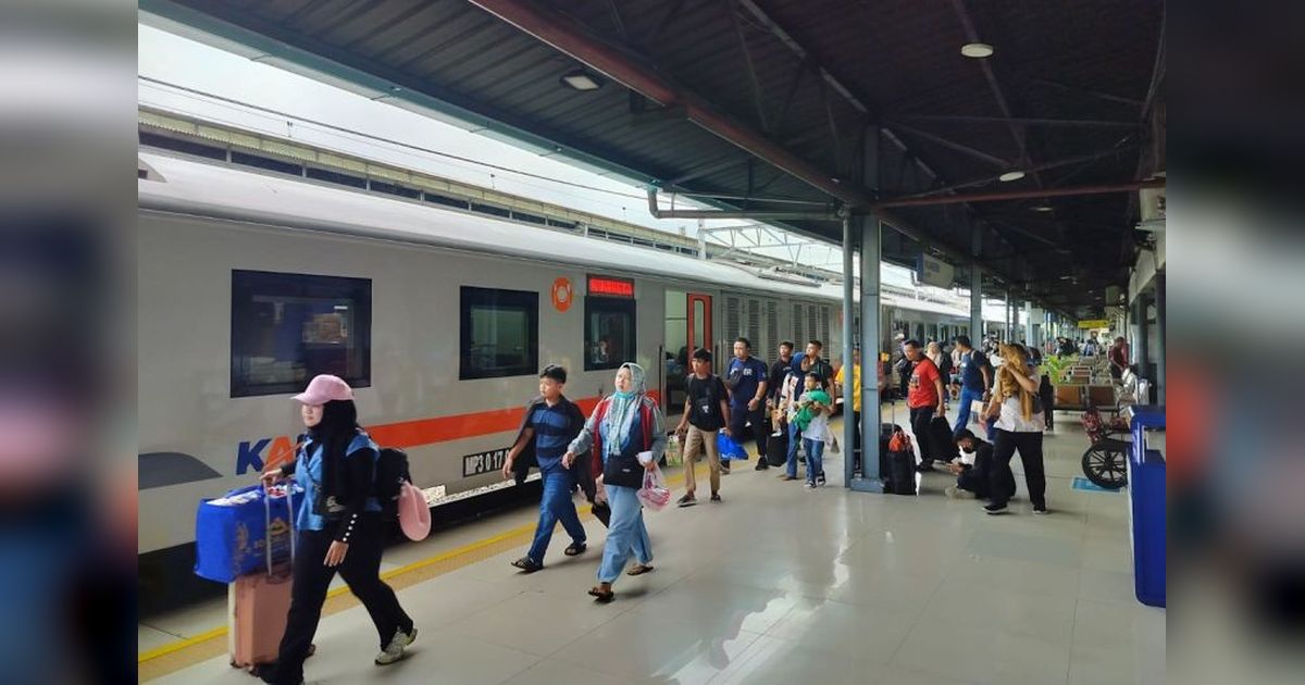 KAI Group Layani 157 Juta Pengguna hingga April 2025: Tren Positif Transportasi berbasis Rel