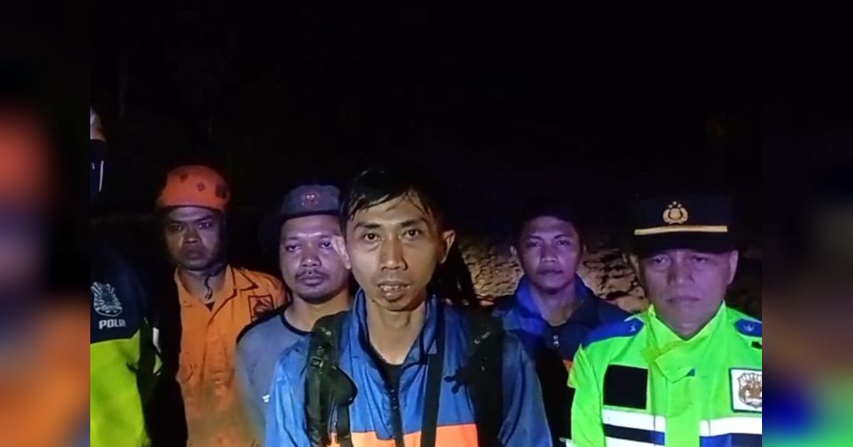Longsor di Majalengka-Kuningan: Dua Pemotor Terjebak, Jalur Tertutup Total!