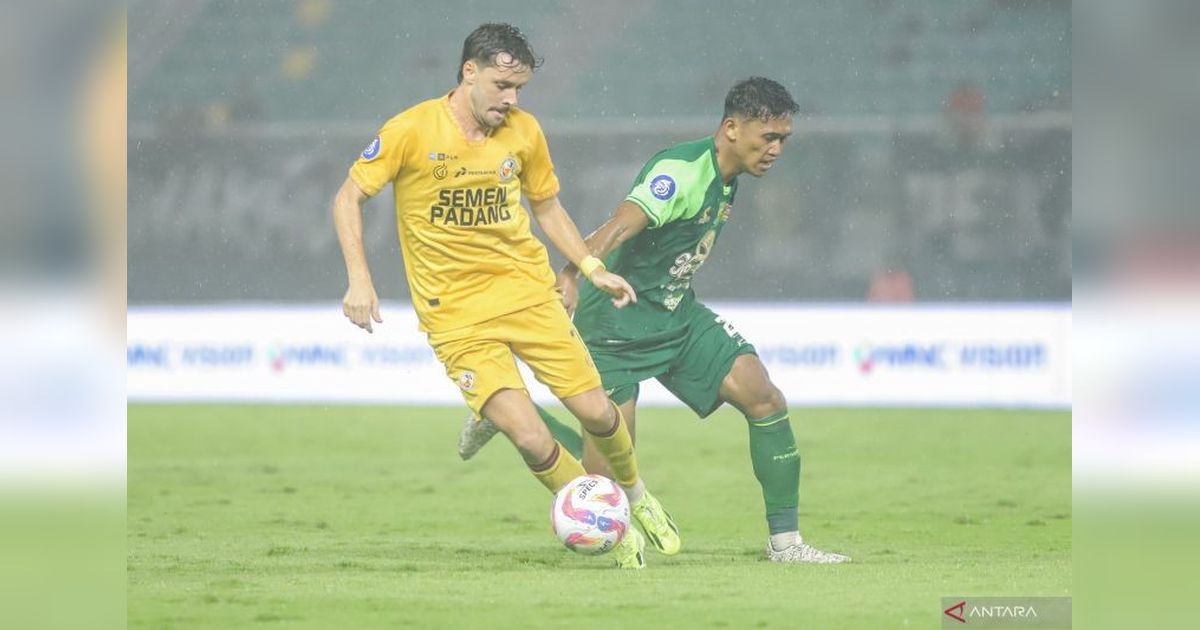 Disiplin Jadi Kunci Semen Padang Tahan Imbang Persebaya 1-1