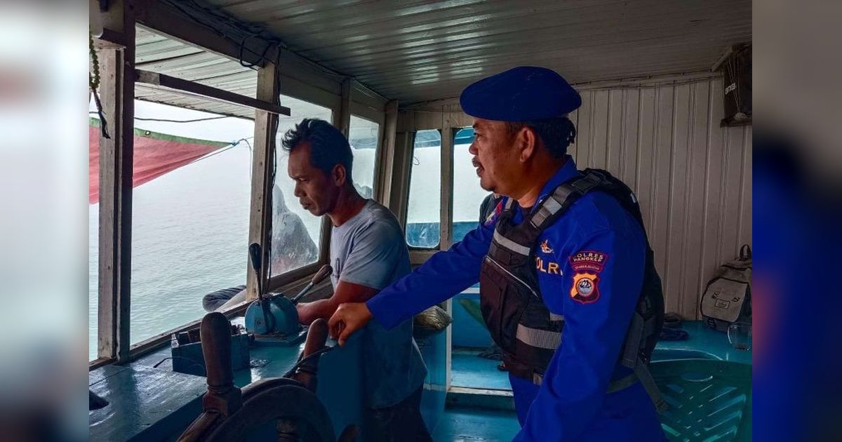 Polres Pangkep Edukasi Nelayan Pangkep: Waspada Cuaca dan Pastikan Keselamatan Berlayar
