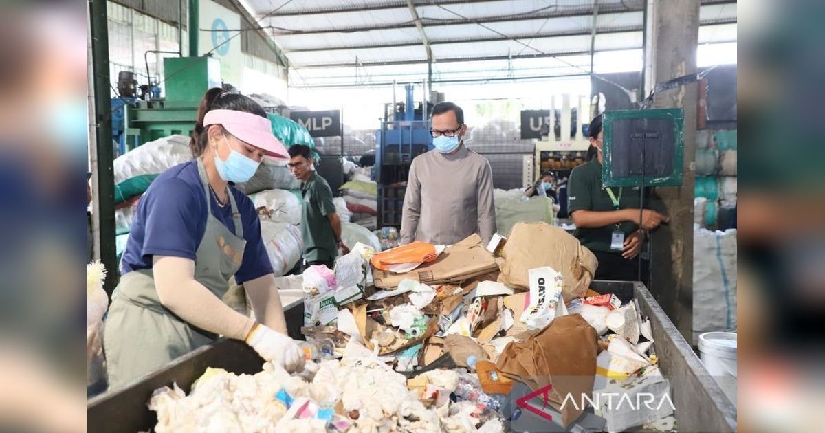 Wamendagri Dorong Bali Jadi Role Model Pengelolaan Sampah dari Hulu ke Hilir
