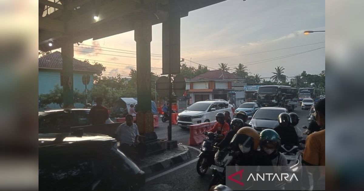 Lonjakan Wisatawan Libur Waisak, Bantul Tambah Petugas Retribusi di Parangtritis