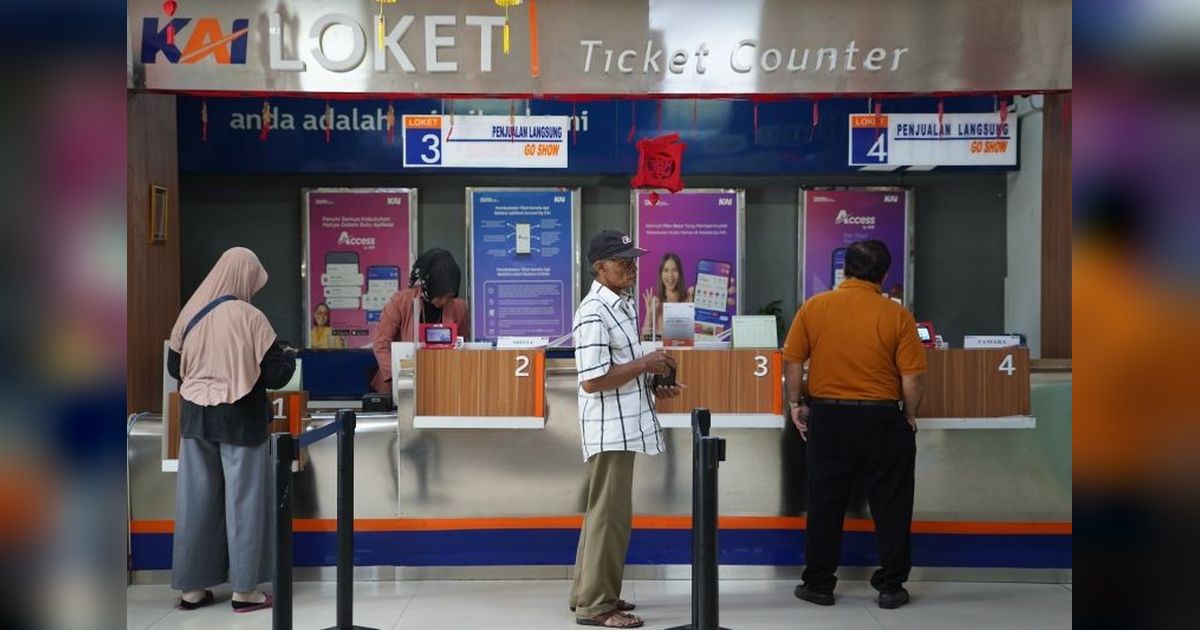 Libur Panjang Waisak: Stasiun Kediri Dipadati Penumpang, Ribuan Orang Naik-Turun Kereta