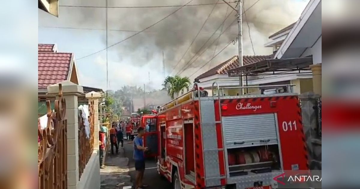 Rumah Mantan Wabup Samosir di Jambi Terbakar, Damkar Kerahkan Empat Armada