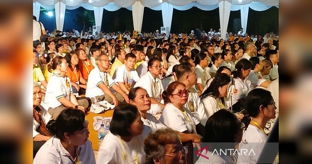 Ribuan Umat Buddha Ramaikan Perayaan Waisak 2569 BE di Candi Borobudur