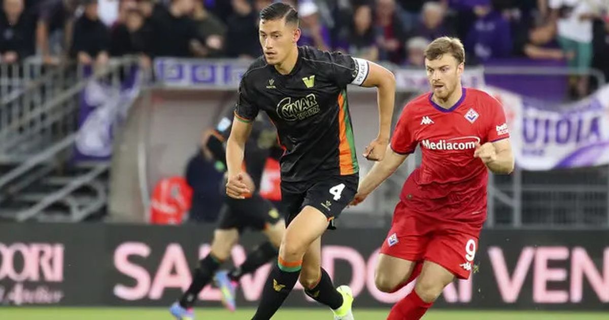 Keras! Ini Momen Jay Idzes saat Labrak Bintang Fiorentina yang Melakukan Diving, Endingnya Tak Terduga