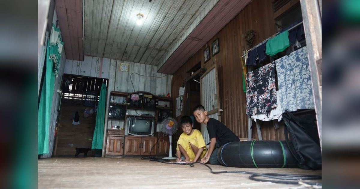 PLN Kalselteng Berhasil Menyalakan Listrik di 12 Desa Terpencil Barito Selatan