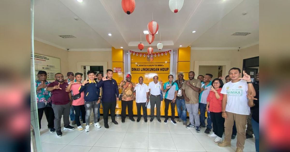 DLH Mimika Kerahkan 20 Truk Angkut Sampah 99 Ton per Hari