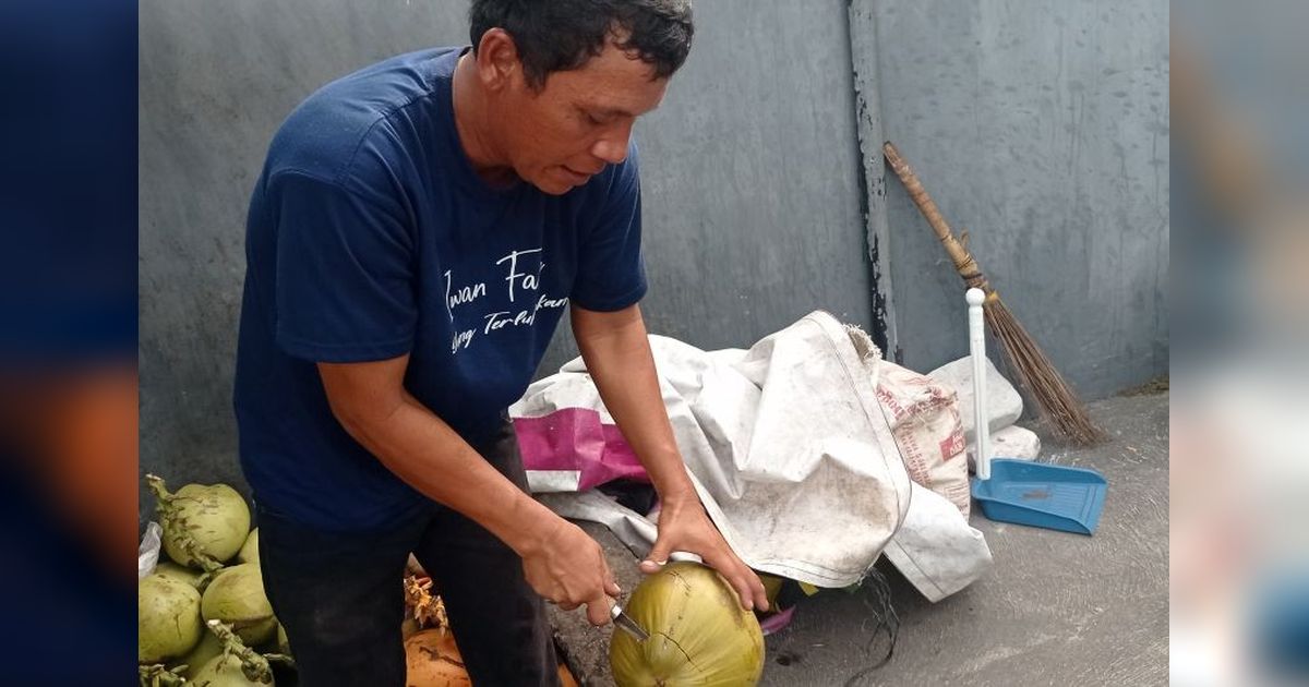Omzet Pedagang Kelapa Muda di Rangkasbitung Meroket di Musim Kemarau