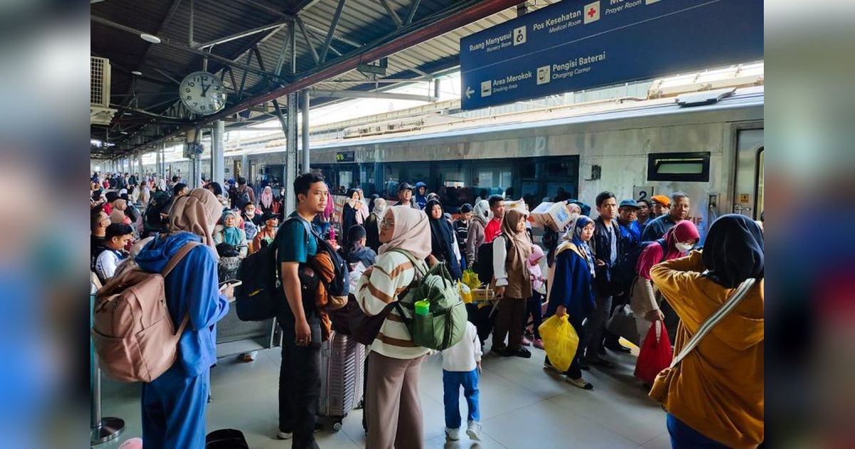 Okupansi KA Tembus 104 Persen! Libur Waisak 2025 Dorong Peningkatan Moda Transportasi Kereta Api