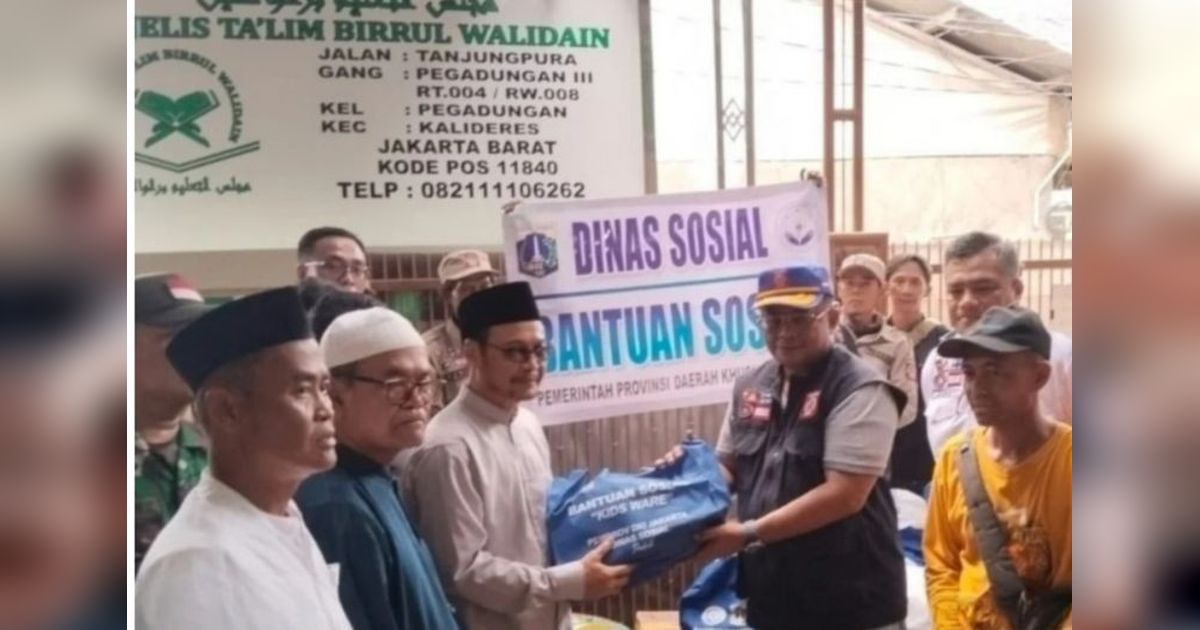 Dinsos DKI Jakarta Berikan Bantuan untuk Korban Puting Beliung di Jakarta Barat