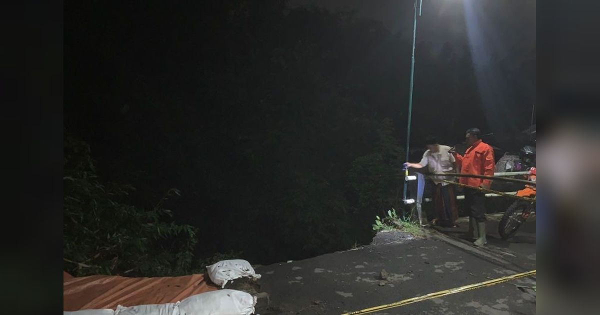 Akses Jalan Antardesa di Tulungagung Terputus Akibat Longsor, Warga Diminta Gunakan Jalur Alternatif