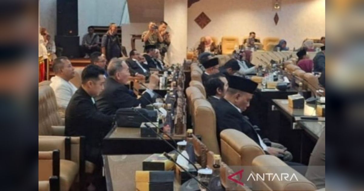 Walk Out Fraksi Golkar Warnai Sidang Paripurna DPRD Jatim