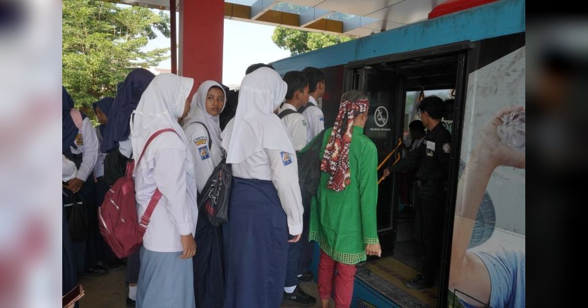 4.382 Pelajar dan Mahasiswa Semarang Daftar Kartu Trans Semarang Gratis!