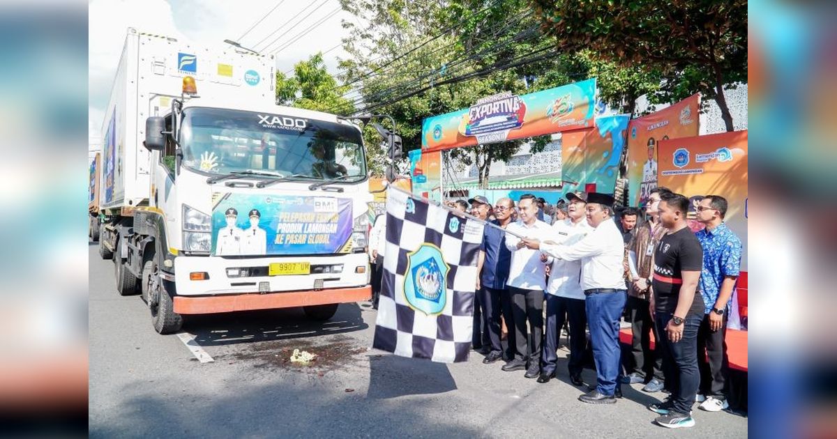 Ekspor Perdana Lamongan: Tujuh Kontainer Produk Unggulan Melaju ke 10 Negara