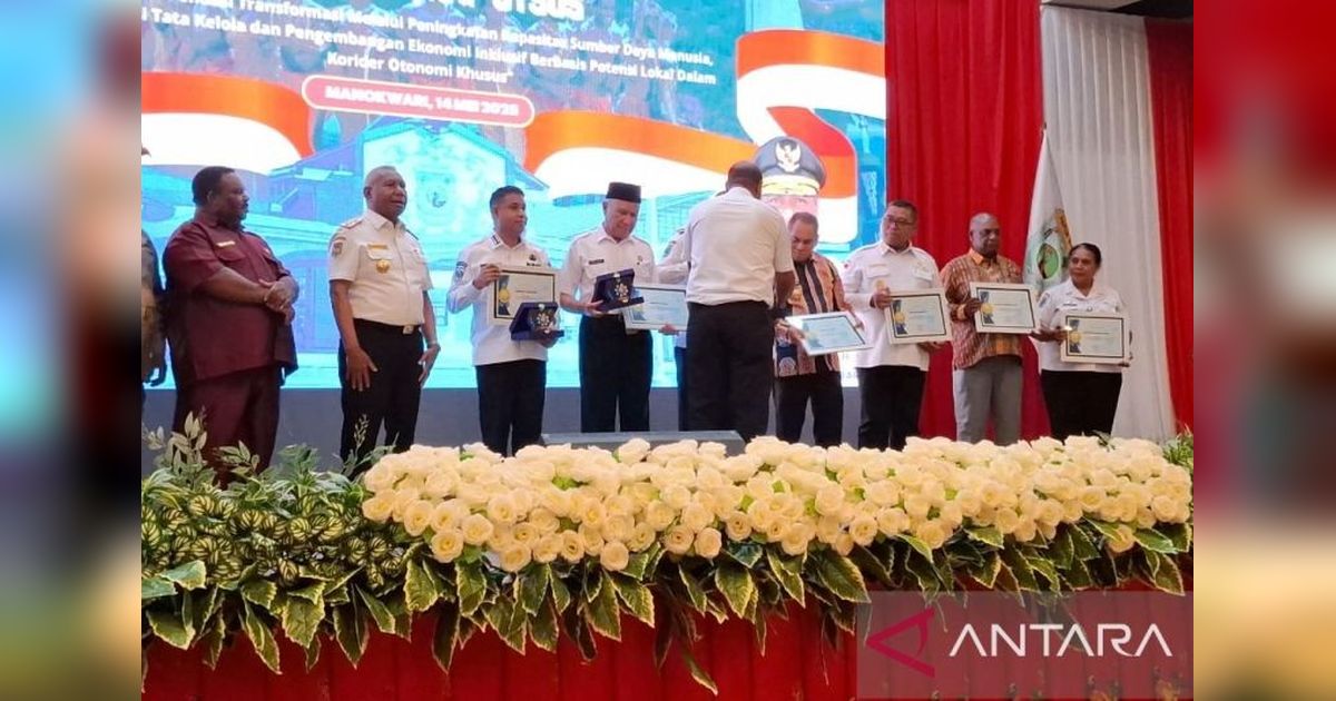 Sukses Tekan Stunting, Tiga Kabupaten di Papua Barat Raih Penghargaan