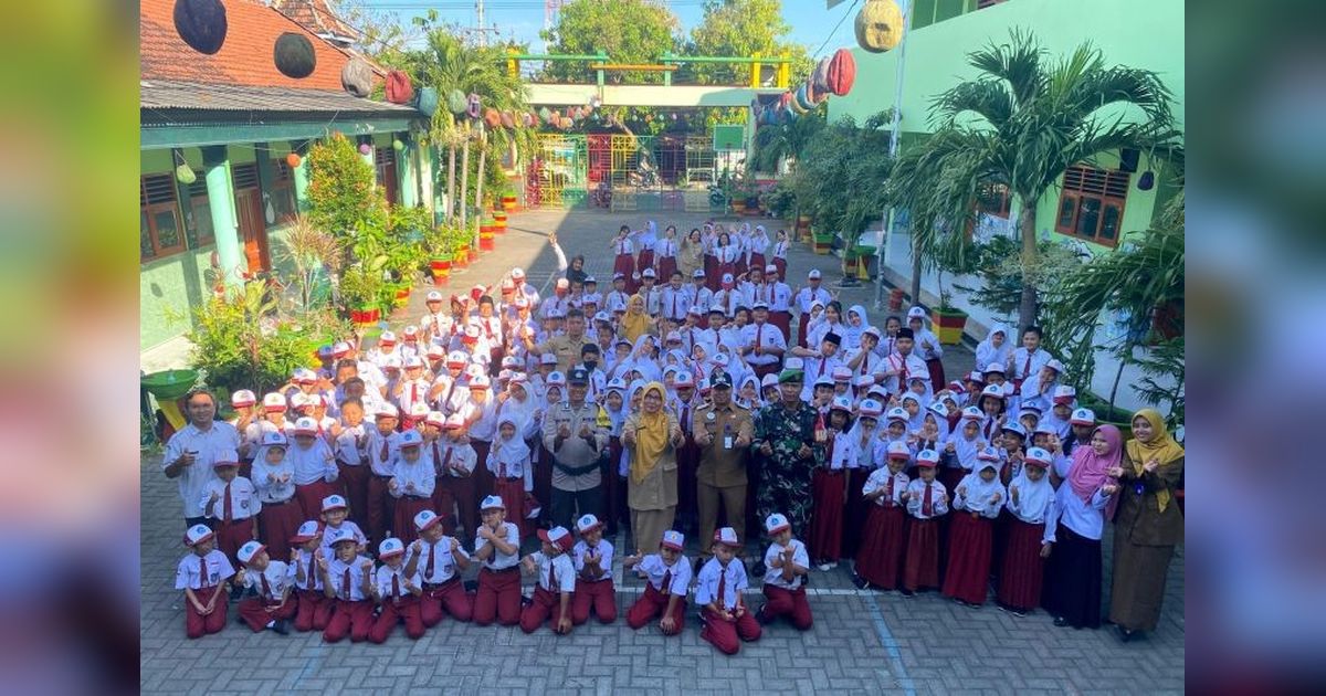 Dindik Madiun Tanamkan Karakter Kepemimpinan pada Siswa Lewat Inspektur Upacara