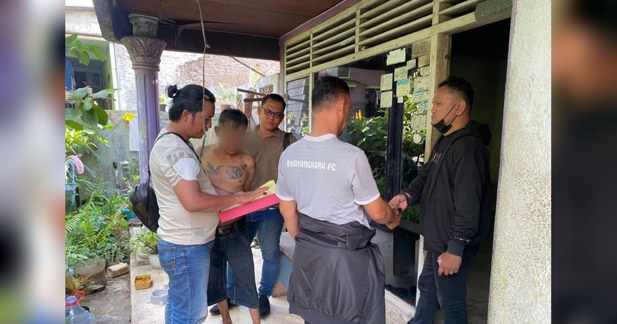 Pria di Cengkareng Ditangkap Usai Peras Bengkel dengan Samurai