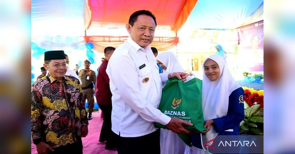 Gubernur Gorontalo Salurkan Bantuan Baznas untuk GTT dan Siswa di SMA Terluar