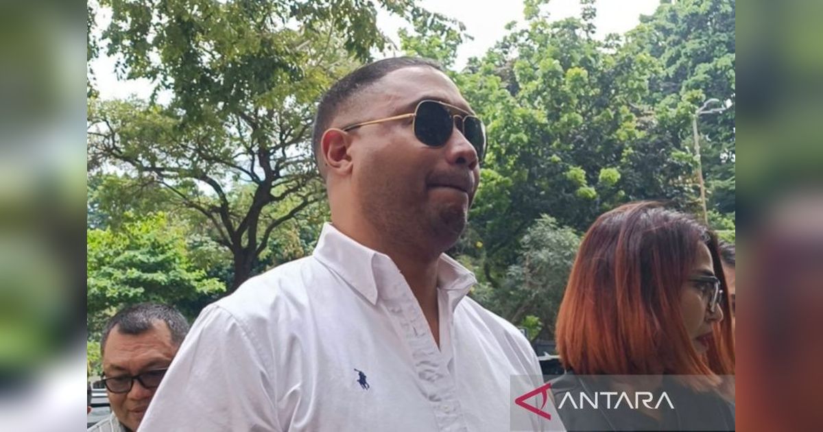 Rayen Pono Berikan Keterangan di Polda Metro Jaya Terkait Laporan Pencemaran Nama Baik terhadap Ahmad Dhani