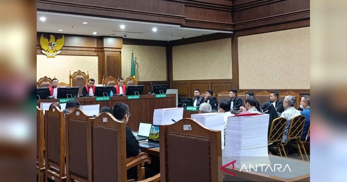 Korupsi Emas Antam: Enam Mantan Pejabat Dituntut 9 Tahun Penjara