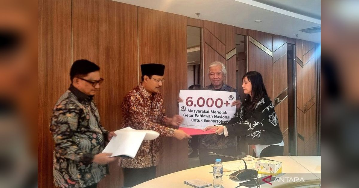 Mensos Terima Aspirasi Penolakan Gelar Pahlawan Soeharto